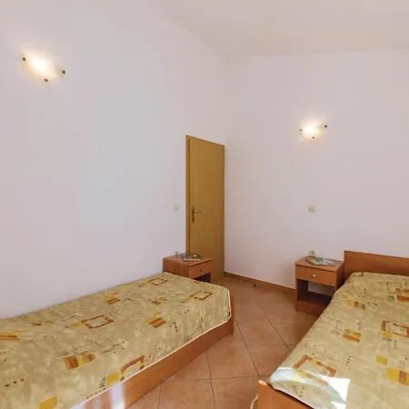 Amazing Apartment In Pula With Kitchen *